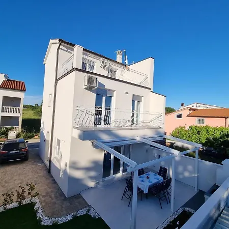 Holiday home White House Posesi *