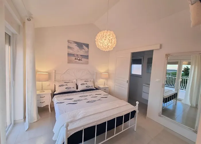 White House Posesi Ferienhaus