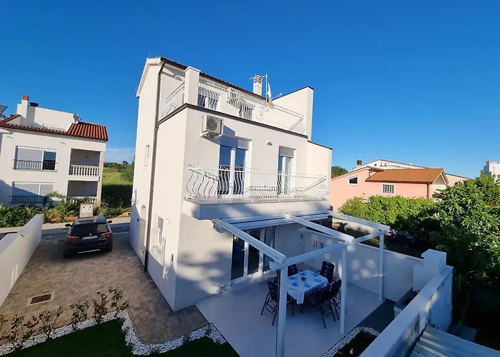 Ferienhaus White House Posesi *